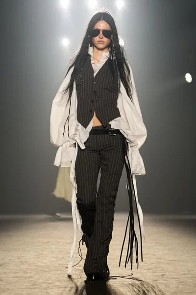 Look 28